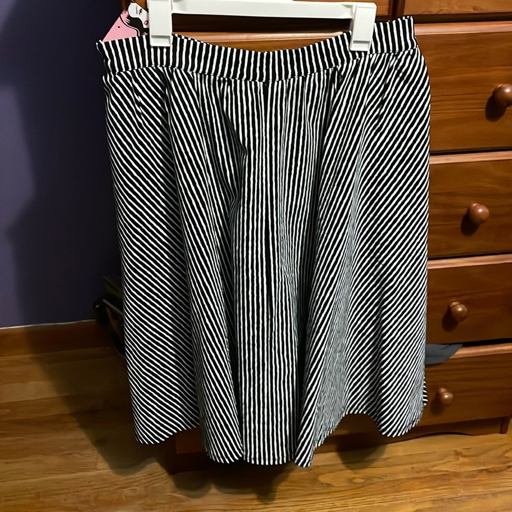 Vixen black and white ponte circle skirt XL Good Things For Bad Girls!